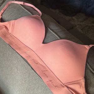 Victoria’s Secret PINK 
Wear Everywhere Wireless Lightly Lined Bra